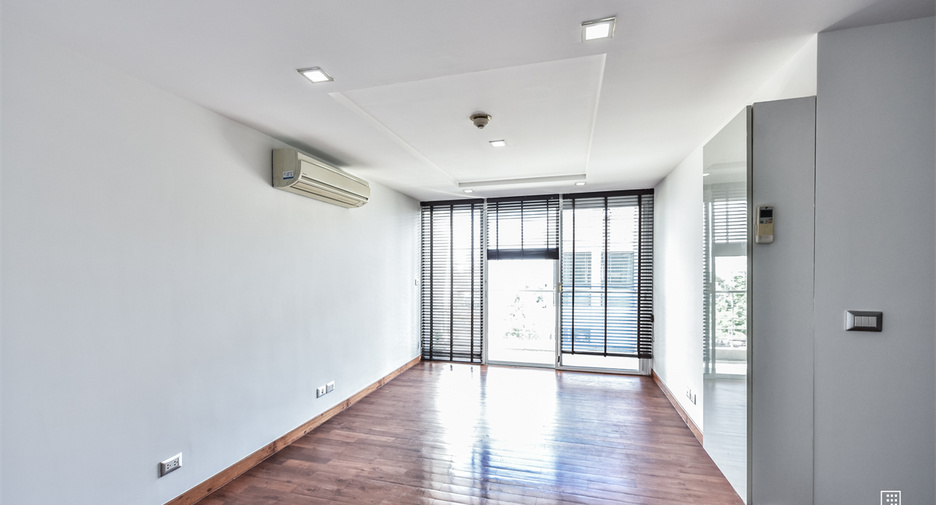 For sale 2 bedrooms condo in Phaya Thai, Bangkok