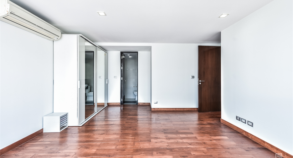 For sale 2 bedrooms condo in Phaya Thai, Bangkok