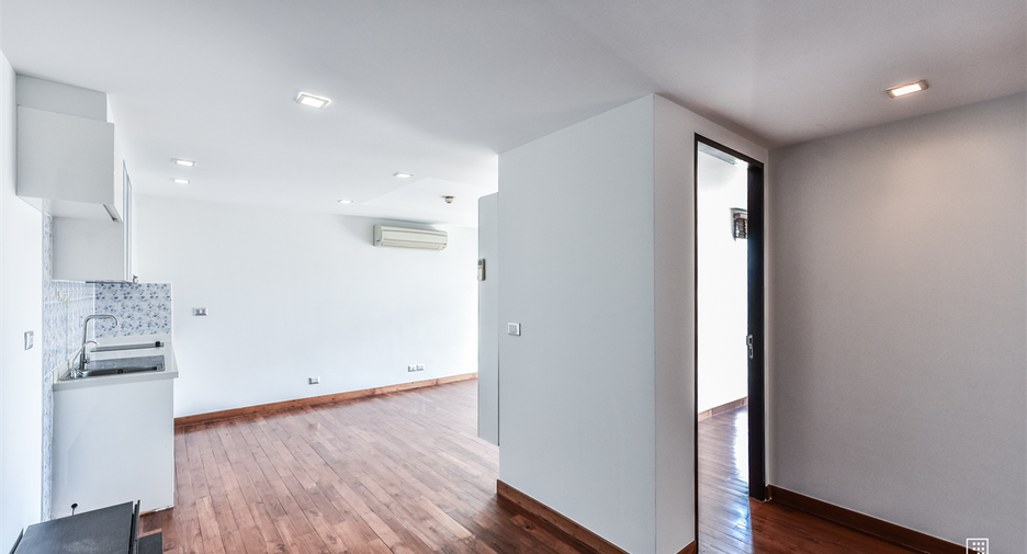For sale 2 bedrooms condo in Phaya Thai, Bangkok