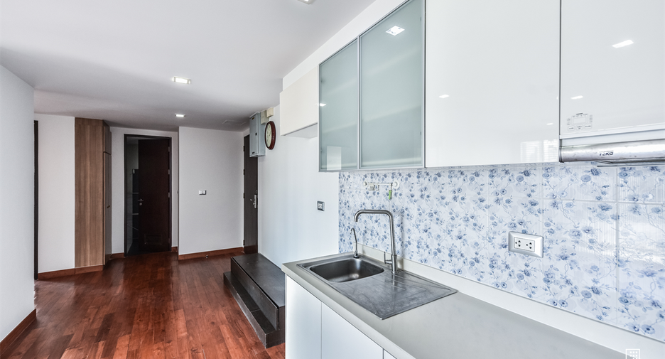For sale 2 bedrooms condo in Phaya Thai, Bangkok