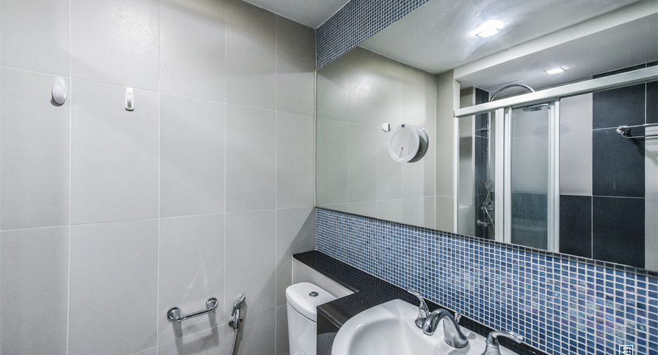 For sale 2 bedrooms condo in Phaya Thai, Bangkok