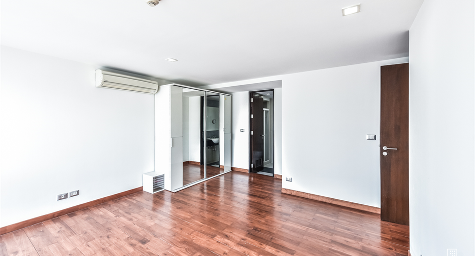For sale 2 bedrooms condo in Phaya Thai, Bangkok