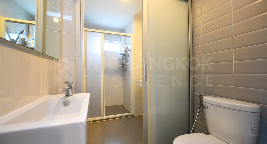 For sale 2 bedrooms condo in Huai Khwang, Bangkok