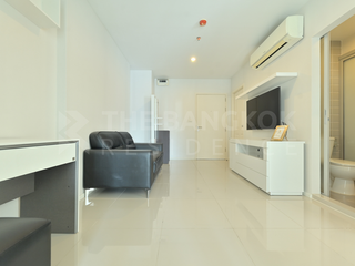 For sale 2 bedrooms condo in Huai Khwang, Bangkok