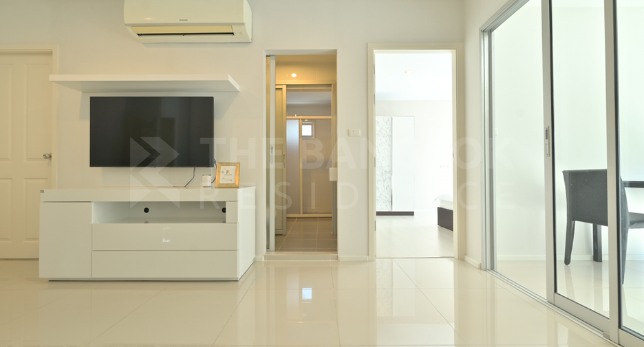 For sale 2 bedrooms condo in Huai Khwang, Bangkok