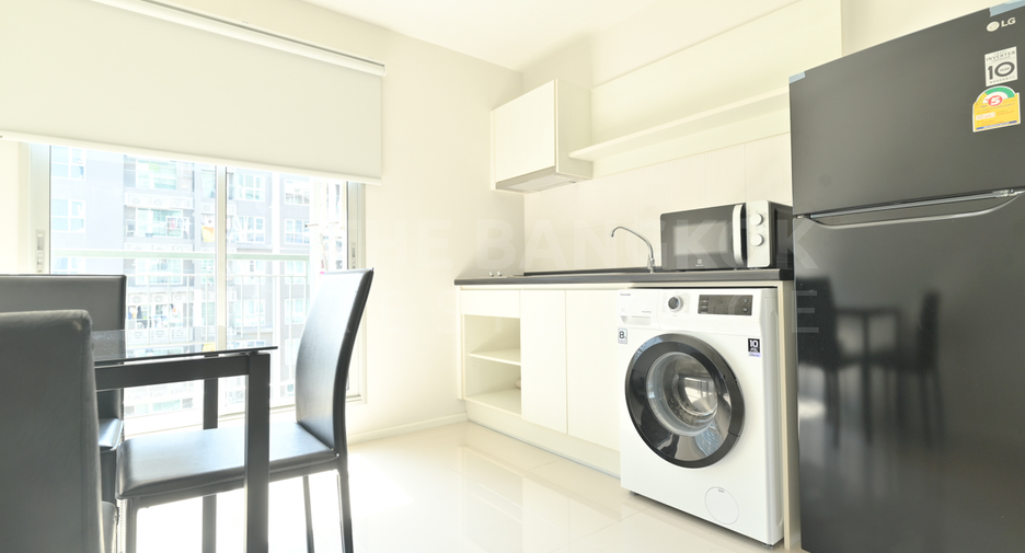 For sale 2 bedrooms condo in Huai Khwang, Bangkok