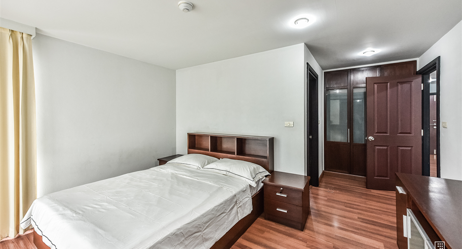 For sale 2 bedrooms condo in Phaya Thai, Bangkok