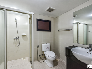 For sale 2 bedrooms condo in Phaya Thai, Bangkok