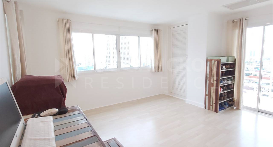 For sale 2 bedrooms condo in Huai Khwang, Bangkok