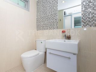 For sale 2 bedrooms condo in Huai Khwang, Bangkok