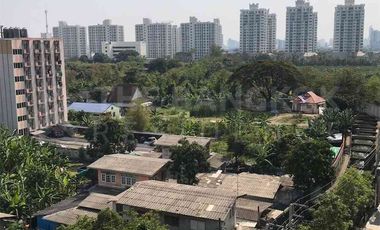 出售 2 卧室 公寓 在 Huai Khwang, 曼谷