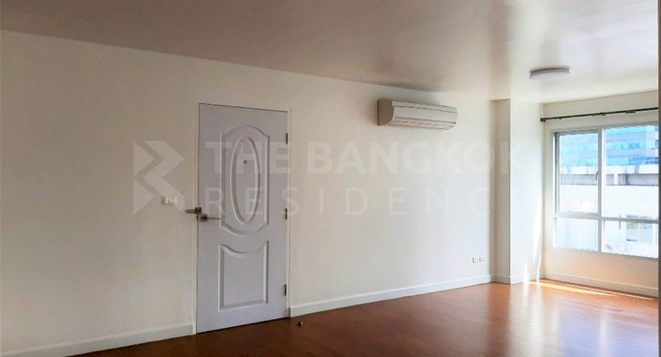 For sale 2 bedrooms condo in Huai Khwang, Bangkok