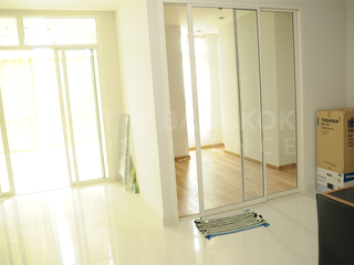 Condo en venta de 2 habitaciones en Ratchathewi, Bangkok