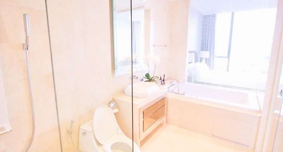 À louer et à vendre 2 chambres condo à Khlong Toei, Bangkok
