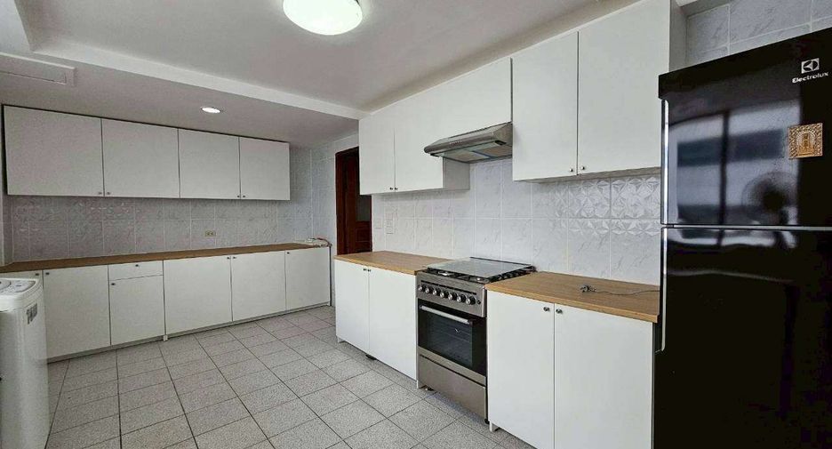 Аренда и продажа 3 спальни кондо в Кхлонг Тоеи, Бангкок