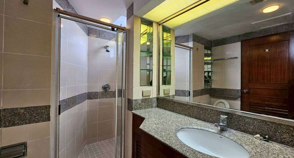 Аренда и продажа 3 спальни кондо в Кхлонг Тоеи, Бангкок