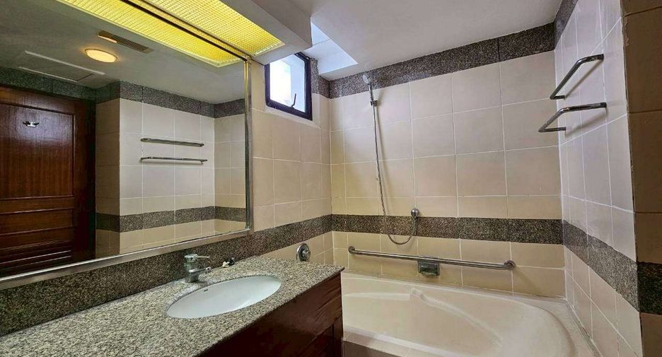 Аренда и продажа 3 спальни кондо в Кхлонг Тоеи, Бангкок