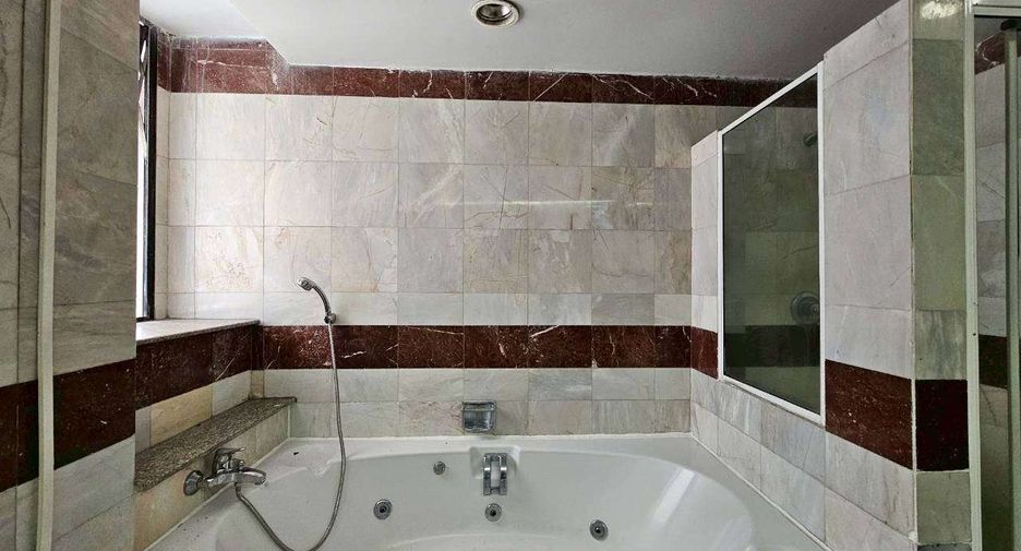 Аренда и продажа 3 спальни кондо в Кхлонг Тоеи, Бангкок