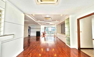 Condo en alquiler y en venta de 3 habitaciones en Khlong Toei, Bangkok