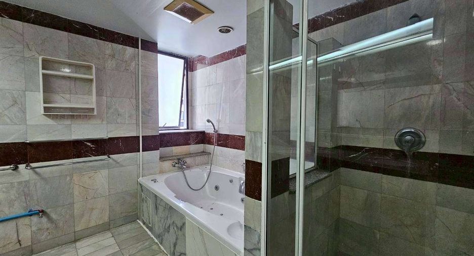 Аренда и продажа 3 спальни кондо в Кхлонг Тоеи, Бангкок