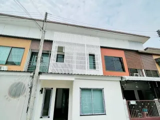 For sale 2 bedrooms townhouse in Mueang Chiang Mai, Chiang Mai