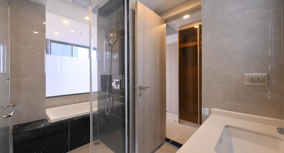 For rent 2 ベッドルーム condo in Huai Khwang, Bangkok