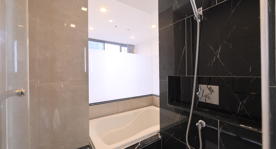 For rent 2 ベッドルーム condo in Huai Khwang, Bangkok