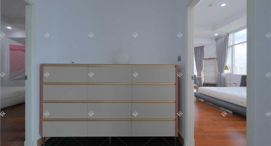 For rent 5 bedrooms condo in Huai Khwang, Bangkok