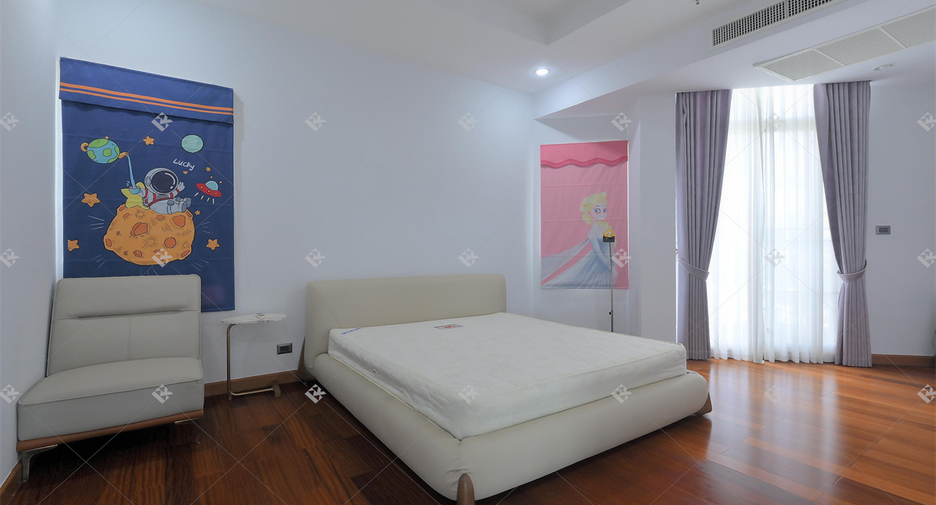 For rent 5 bedrooms condo in Huai Khwang, Bangkok