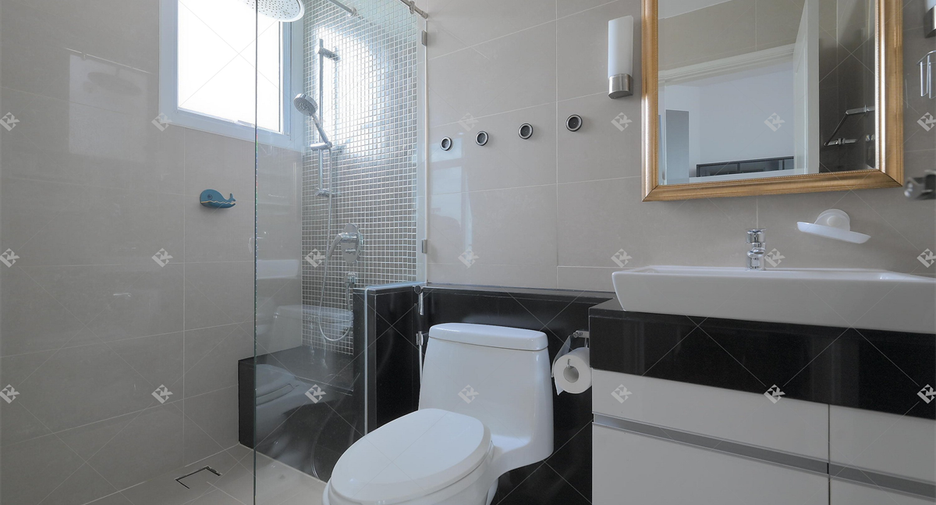 For rent 5 bedrooms condo in Huai Khwang, Bangkok