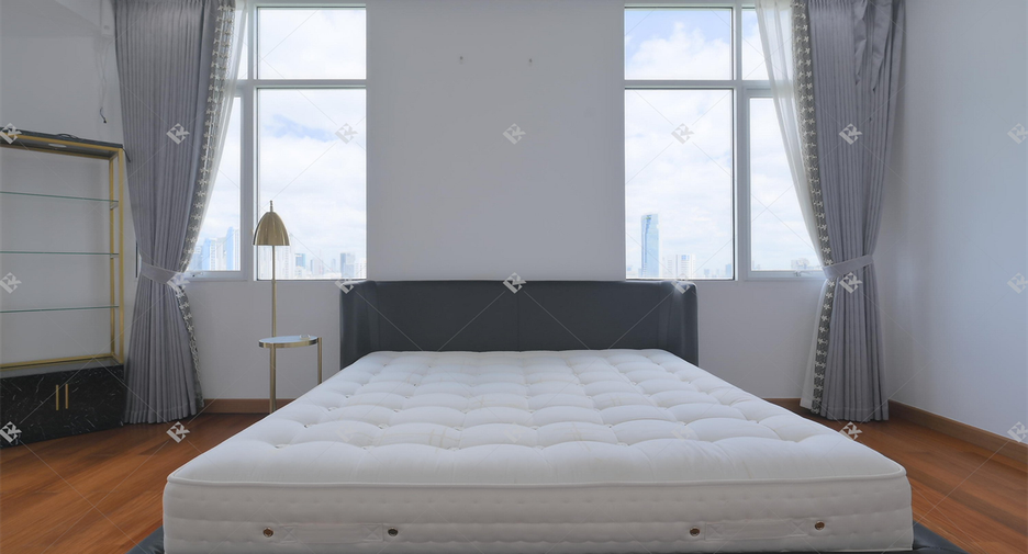 For rent 5 bedrooms condo in Huai Khwang, Bangkok