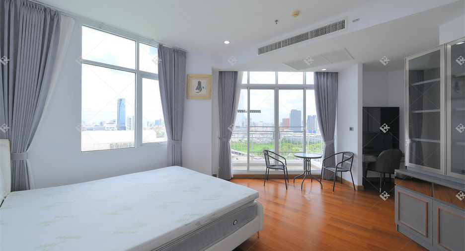For rent 5 bedrooms condo in Huai Khwang, Bangkok