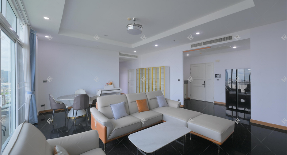 For rent 5 bedrooms condo in Huai Khwang, Bangkok
