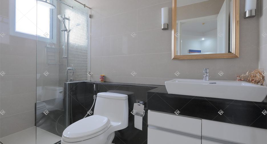 For rent 5 bedrooms condo in Huai Khwang, Bangkok