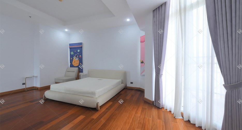 For rent 5 bedrooms condo in Huai Khwang, Bangkok