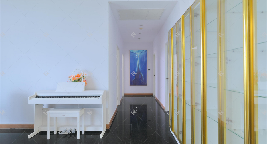 For rent 5 bedrooms condo in Huai Khwang, Bangkok