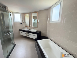 For rent 5 bedrooms condo in Huai Khwang, Bangkok