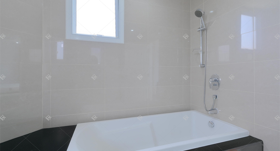 For rent 5 bedrooms condo in Huai Khwang, Bangkok