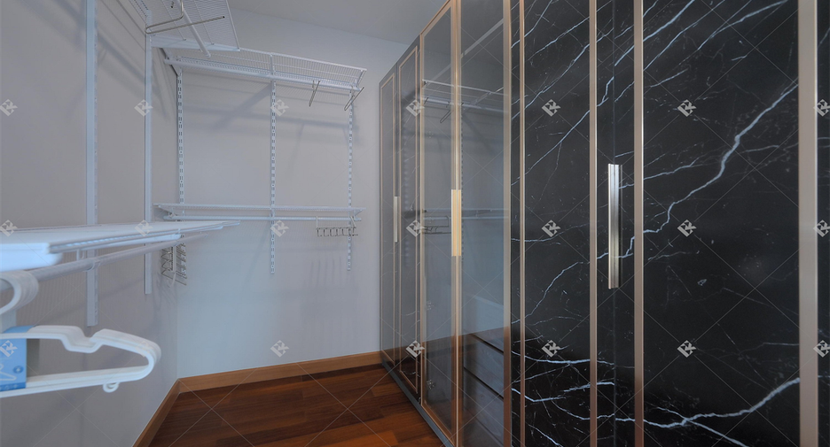For rent 5 bedrooms condo in Huai Khwang, Bangkok