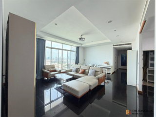 For rent 5 bedrooms condo in Huai Khwang, Bangkok