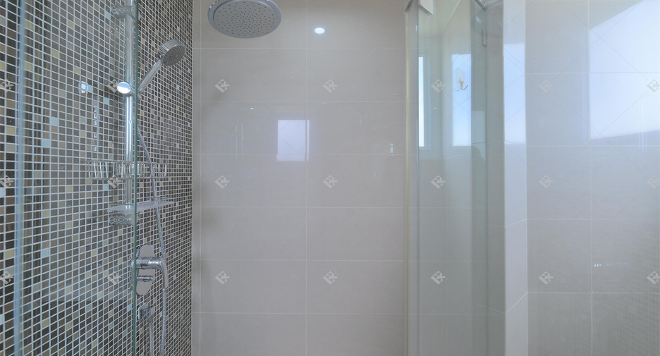 For rent 5 bedrooms condo in Huai Khwang, Bangkok