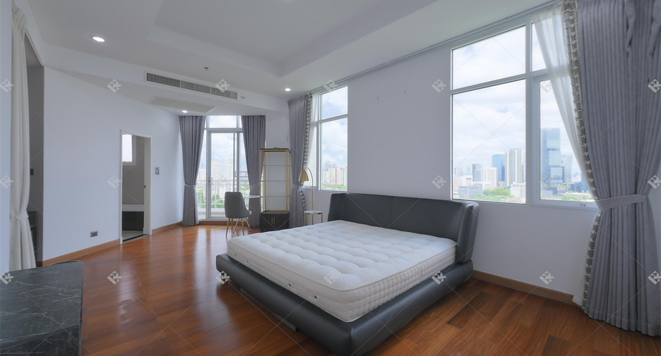 For rent 5 bedrooms condo in Huai Khwang, Bangkok