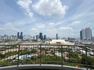 For rent 5 bedrooms condo in Huai Khwang, Bangkok
