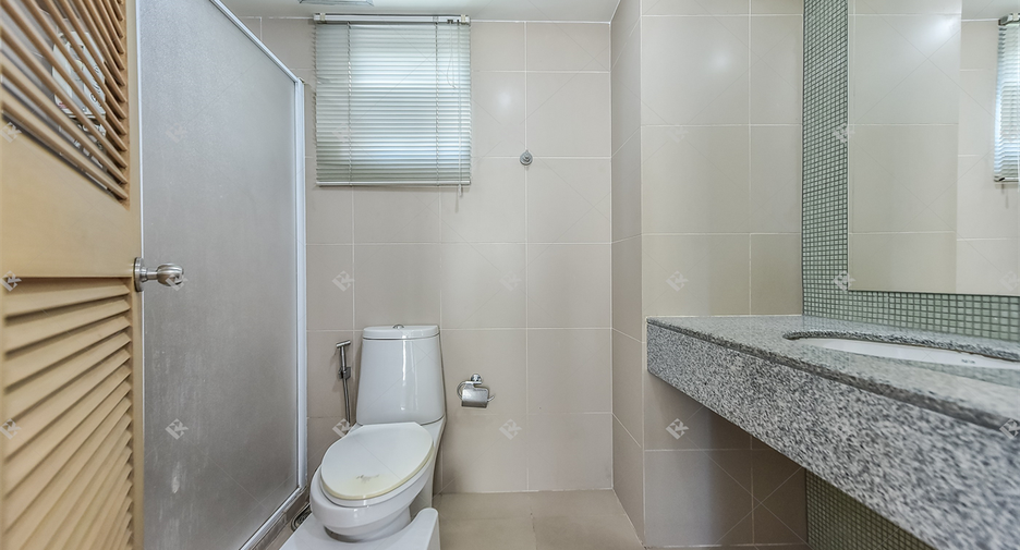 For rent 3 bedrooms condo in Watthana, Bangkok