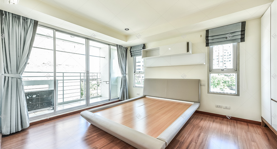 For rent 3 bedrooms condo in Watthana, Bangkok