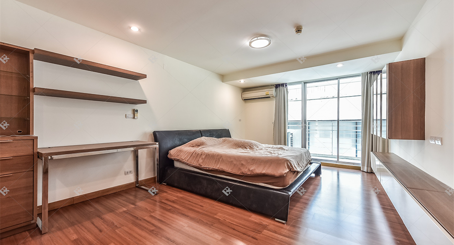 For rent 3 bedrooms condo in Watthana, Bangkok