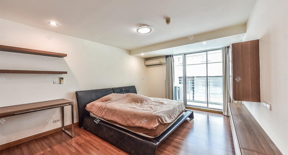 For rent 3 bedrooms condo in Watthana, Bangkok