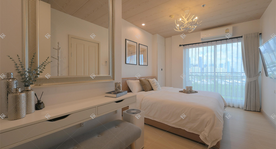 For rent 3 bedrooms condo in Huai Khwang, Bangkok