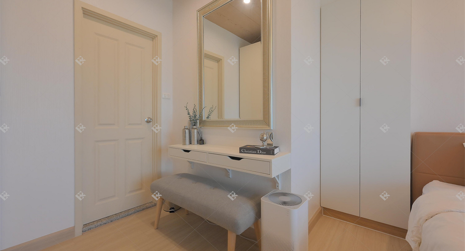 For rent 3 bedrooms condo in Huai Khwang, Bangkok