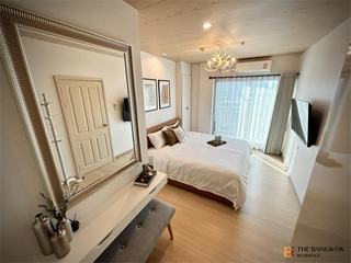 For rent 3 bedrooms condo in Huai Khwang, Bangkok